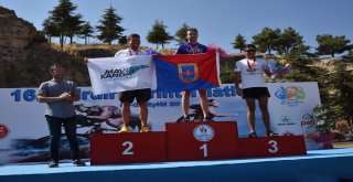 Triatlon Şampiyonları Ödüllerini Aldı