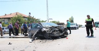 Çöp Kamyonu İle Otomobilin Karıştığı Kaza Ucuz Atlatıldı: 1 Yaralı