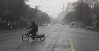 Eskişehir Sağanak Yağmura Teslim Oldu