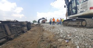 Tren Kazasının Yaşandığı Bölgede Raylar Onarılıyor