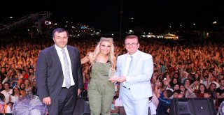 İrem Derici Vakfıkebiri Salladı