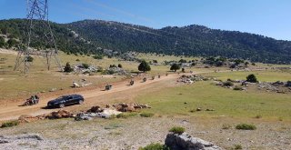 Motosiklet Sevdalılarının Köprülü Kanyon Gezisinde Renkli Görüntüler Oluştu