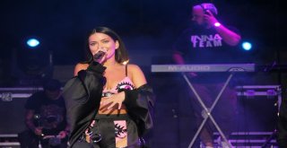 Inna, Ajda Pekkanın “Yaz Yaz Yaz” Şarkısını Kopya Çekerek Seslendirdi