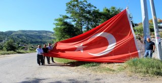 Nazillinin Dört Bir Tarafına Dev Türk Bayrağı Asıldı