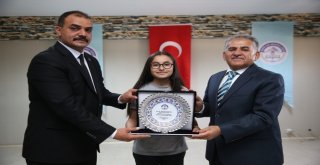 Eğitimcilerden Başkan Büyükkılıça Hayırseverlik Plaketi