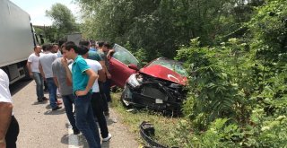 Bartında Otomobille Tır Çarpıştı: 4 Yaralı