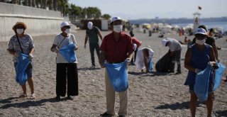 MUHTARLAR VE VATANDAŞLAR KONYAALTI SAHİLİ'NDE ÇÖP TOPLADI