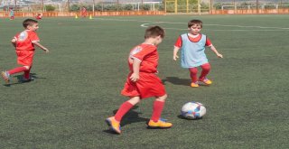 Büyükçekmeceli Öğrenciler Geleceğe Sporla Koşuyor