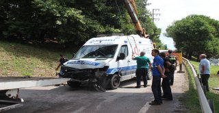 Hastaya Yetişmeye Çalışan Ambulans Kaza Yaptı