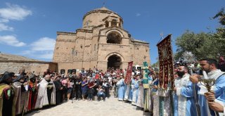 Bakan Ersoy Akdamarda Yapılan Ermeni Ayinine Katıldı