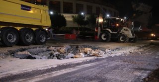 Dolmabahçede Çöken Yol Onarılıp Yeniden Trafiğe Açıldı