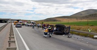 (Düzeltme) Minibüs İle Traktör Çarpıştı: 21 Yaralı