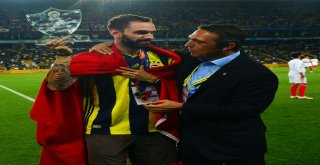 Fenerbahçede Ramil Guliyeve Plaket Verildi