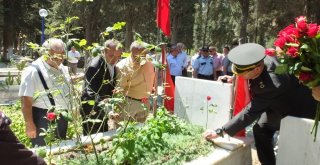 Burhaniyede Şehit Mezarları Ziyaret Edildi