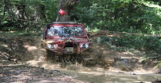 Off-Roadçıların Çamurla Mücadelesi Nefesleri Kesti