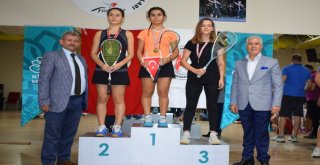 Squash Şampiyonları Madalyalarını Aldı