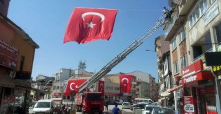 Sandıklı Belediyesi 15 Temmuz Şehitlerini Anma Programı İçin İlçeyi Bayraklarla Donattı