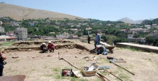 Bitlis Kalesinde 3 Yıl Aradan Sonra Kazı Çalışması