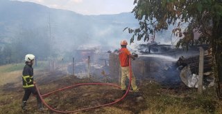 Köy Yangınına Yangın Helikopteri Müdahale Etti