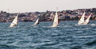 Ayvalıkta Düzenlenen Rüzgar Sörfü Slalom Ligi 1. Etabı Sona Erdi