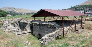 Bitlis Kalesinde 3 Yıl Aradan Sonra Kazı Çalışması