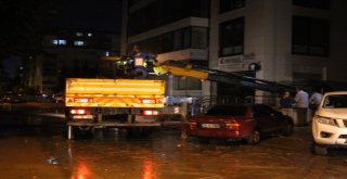 Selin Bastığı Ev Ve İş Yerlerinde Temizlik Çalışmaları Başladı