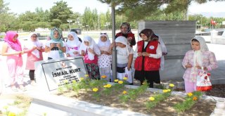 Gençler 15 Temmuz Şehitlerini Andı