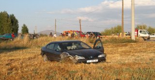 Otomobille Kamyonetin Çarpıştığı Kaza Güvenlik Kamerasında