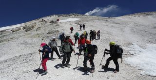 Türk Dağcılar, İran Zirvelerinde Türk Bayrağı Açtı