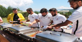 Sözleşme İmzalamayan Futbolcular Mangal Partisi Yaptı