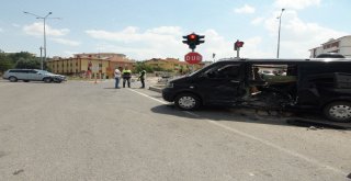 Hamile Kadını Taşıyan Ambulans Kaza Yaptı: 5 Yaralı