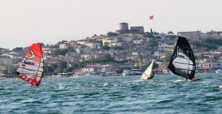 Ayvalıkta Düzenlenen Rüzgar Sörfü Slalom Ligi 1. Etabı Sona Erdi