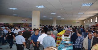 Torbalıdaki Sosyal Markete Görkemli Açılış