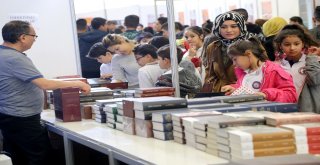 Cnr Gaziantep Kitap Fuarına Yoğun İlgi