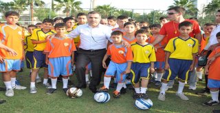 Yüreğir Belediyesi Mahalleler Arası Futbol Turnuvası Düzenliyor