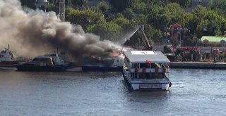 Haliçte Deniz Taksilerde Yangın Paniği