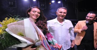 Otilia, Festivale Geldiği Buldanı Salladı