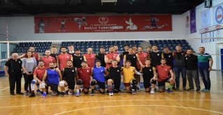 Voleybol Takımı Hazırlık Maçında Galip