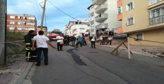 Kocaelide İstinat Duvarı Yıkıldı, Vatandaşlar Korkudan Evlerinden Çıkamadı