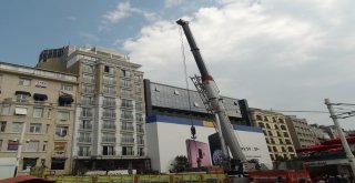 Taksim Meydanında İlginç Görüntü