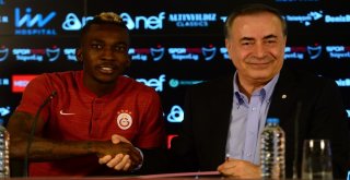 Galatasarayda Toplu İmza Töreni