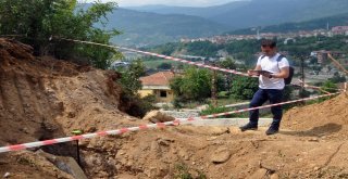 Yol Genişletme Kazısında Ortaya Çıkan Bin 800 Yıllık Taş Sandık Mezar İncelemeye Alındı