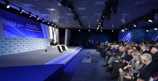 Putin: “Deaşın Elinde 700 Esir Var”