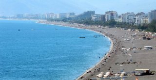 Antalya Sahillerinde Bayram Yoğunluğu