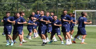 Fenerbahçe, Hazırlıklarını Sürdürüyor