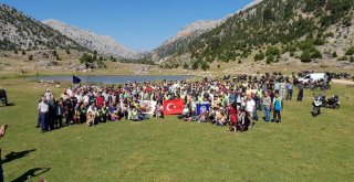 Motosiklet Sevdalılarının Köprülü Kanyon Gezisinde Renkli Görüntüler Oluştu