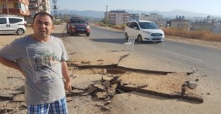 Sıkışan Metan Gazı Rögar Kapağını Patlattı, Asfalt Parçalandı