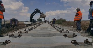 Tren Kazasının Yaşandığı Bölgede Raylar Onarılıyor