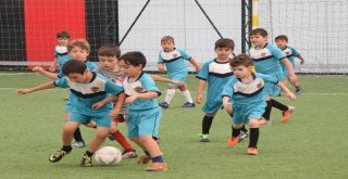 Sağlıkspor İle Efk Arasında Dostluk Maçı