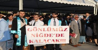 Ömer Halisdemir Üniversitesinde Mezuniyet Coşkusu